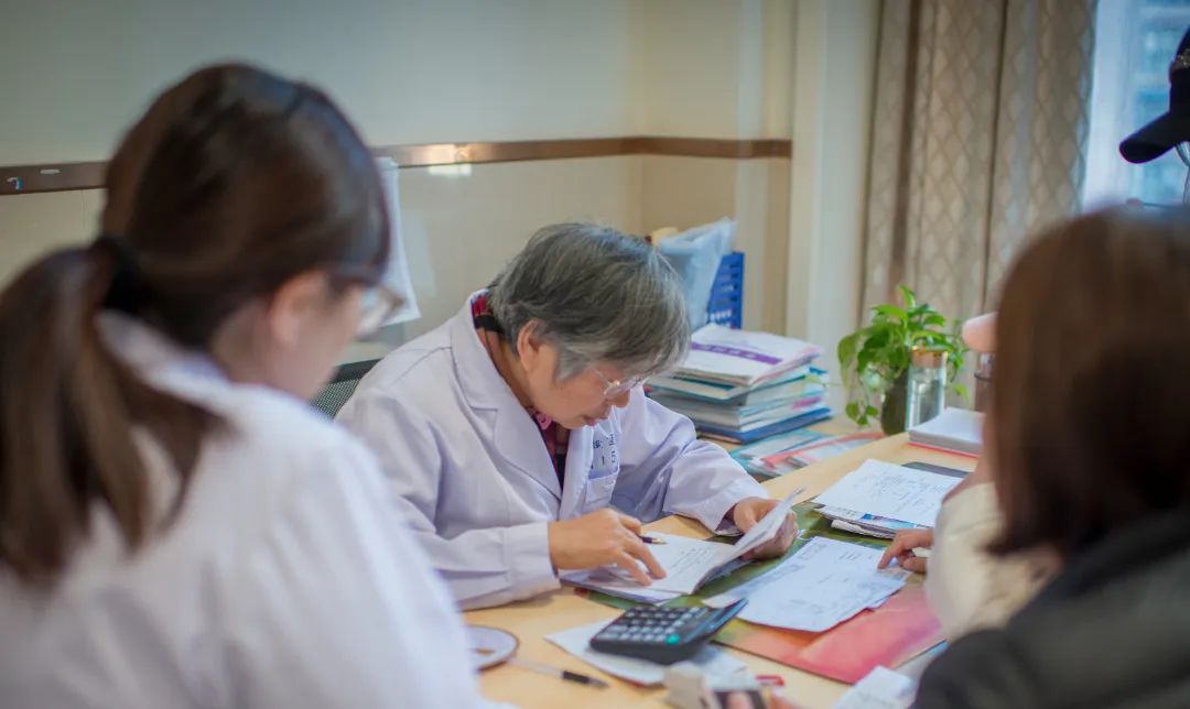 王秀英 会诊 会议图 (1).jpg 王秀英 会诊 会议图 (1).jpg